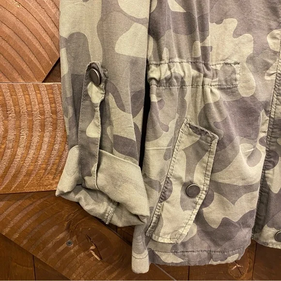 Ashley by 26 International Floral Embroidered Camo Jacket size small - Picture 8 of 12